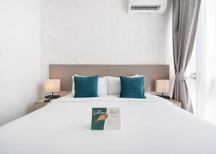 The Rich Sukhumvit Nana Hotel